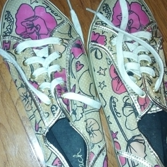 Iam selling my coach shoes - Picture 4 of 8